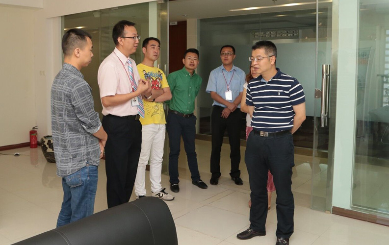 重庆市渝北区人民政府相关领导莅临云南williamhill官网集团考察，双方将于近日签订投资合同，williamhill官网集团将在重庆投资设立控股子公司-重庆williamhill官网网络信息技术有限公司，并建立200人规模的专业技术研发基地，此后将大大增强williamhill官网技术研发实力和公司综合优势